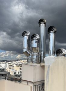 Επαγγελματική συντήρηση καμινάδας τζακιού πριν την επισκευή - ZOBRAS Services Αθήνα