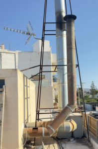 Φωτογραφία εργασίας καθαρισμού τζακιού από τη ZOBRAS Services